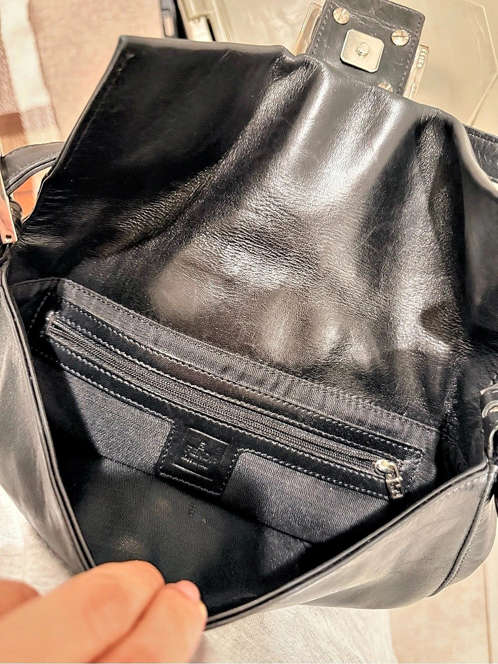 Fendi Black Leather Shoulder Bag - Picture 4 of 7